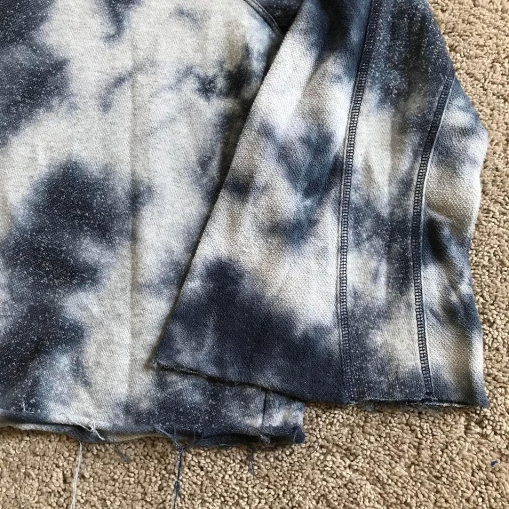 Altar’d State women’s large blue tye dye top - Picture 3 of 6